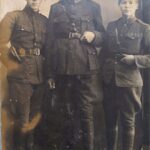 Panevėžio milicijos vadas, buvęs šaulys, savanoris Vladas Zalatorius (viduryje). PANEVĖŽIO KRAŠTOTYROS MUZIEJAUS fondų nuotr.