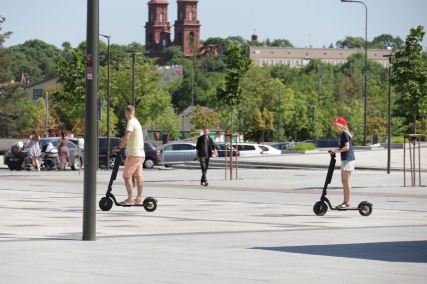 Patogi ir žaibiškai išpopuliarėjusi susisiekimo priemonė paspirtukas atsidūrė visuomenės ir politikų diskusijų epicentre.
