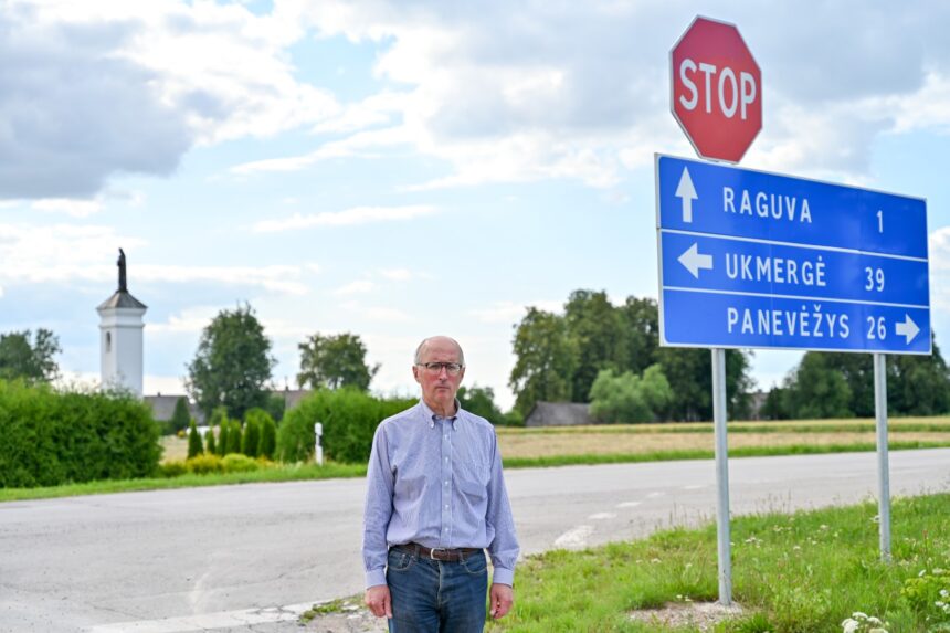 Maždaug dvidešimt penkis kilometrus nuo Panevėžio nutolusios Raguvos istoriją daugiau nei dešimtmetį renkantis raguvis Petras Šileika juokauja sukauptus archyvinius dokumentus skaičiuojantis nebe lapais, o kilogramais.