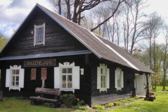 Garsi tarpukario aktorė, viena pirmųjų Lietuvos moterų režisierių, kilusi iš Panevėžio krašto, Unė Babickaitė-Graičiūnienė, kaip ir tūkstančiai tautiečių, patyrė sovietines represijas.