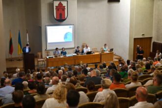 Europinio megaprojekto „Rail Baltica“ geležinkelio vėžė, vesianti į Panevėžio keleivių stotį greta miestą juosiančio aplinkkelio, Aukštaitijos sostinei ir visam regionui suteiktų istorinę galimybę augti ir atsistoti į vieną gretą ne tik su Lietuvos didmiesčiais.