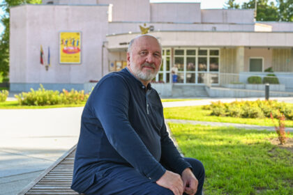 Su kompozitoriaus, estrados dainininko, chorvedžio, pedagogo 73-ejų Laimio Vilkončiaus dainomis užaugo jau kelios kartos.