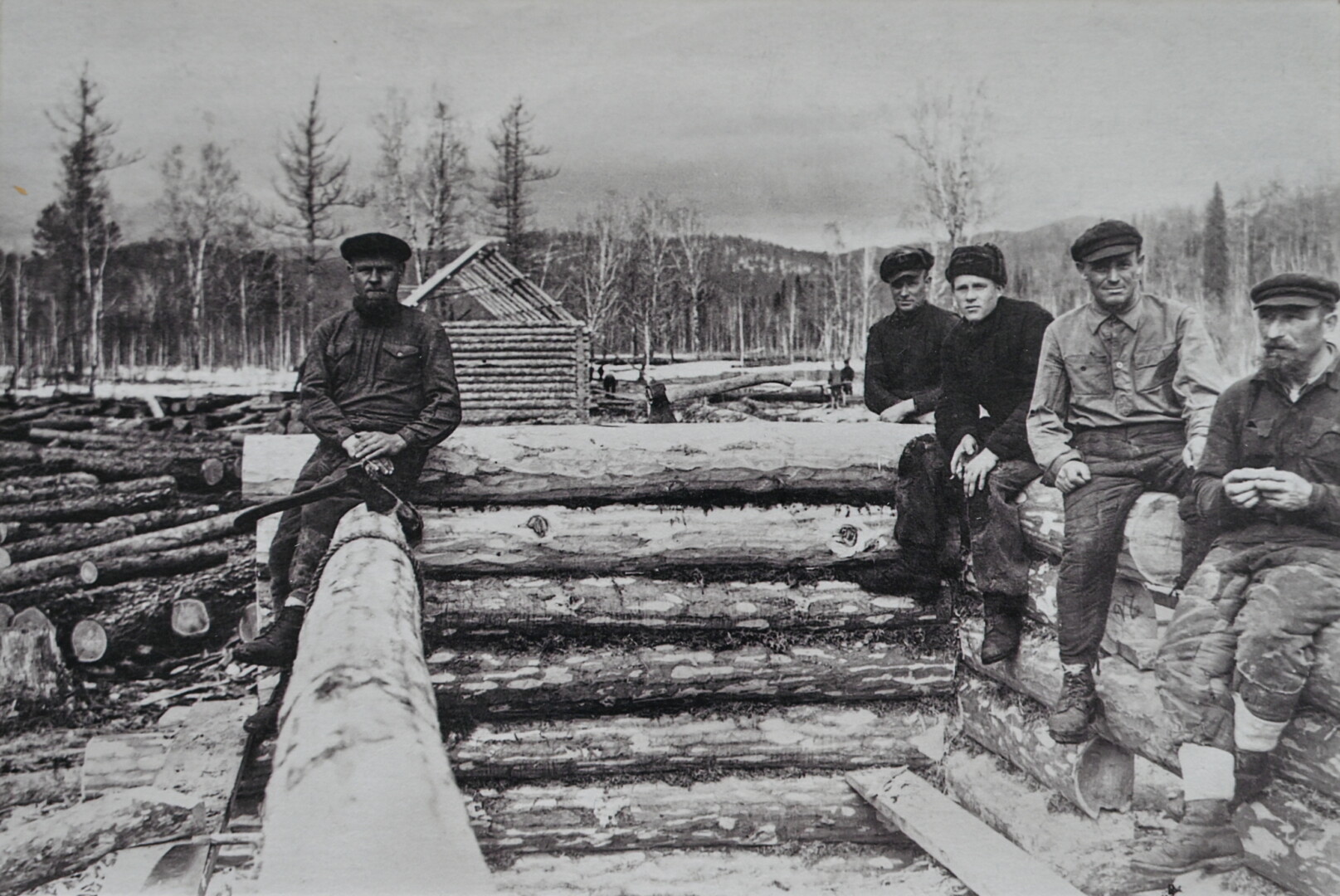 Sunkus alinantis darbas, anot Renės Nečionienės, nesutrukdė jos tėvui mokyti vaikus lietuvių kalbos ir pažinti savo šaknis. ŠEIMOS ARCHYVO nuotr.