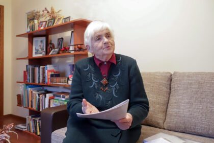 Prabėgo jau 150 metų nuo garsaus kompozitoriaus, kapelmeisterio, vargonininko Juozo Gudavičiaus gimimo, o jo dainos, tapusios subtiliu meilės Lietuvai simboliu, iki šiol skamba ne tik didžiausiose arenose, bet ir žmonių širdyse. Panevėžyje gyvenančiai garsiojo muziko vienintelei dukrai Reginai Algei Gudavičiūtei liūdna, kad turėjo labai nedaug laiko pažinti talentingąjį tėtį, tačiau iš jo perėmė didelius turtus – subtilų muzikos pajautimą ir polinkį į kūrybą.