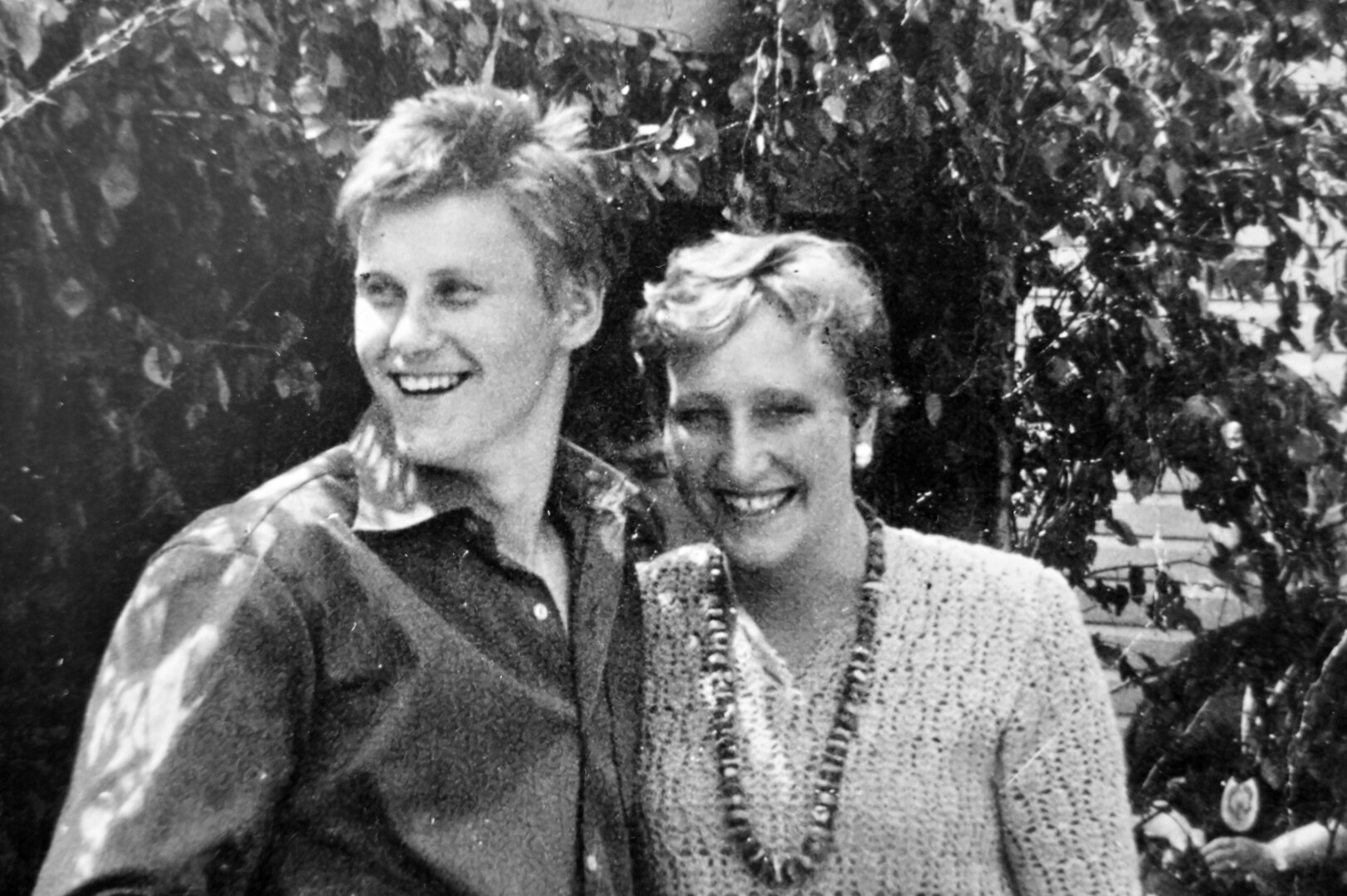 Palaidojusi kovą su sunkia liga pralaimėjusi vyrą ir likusi gyventi viena, Birutė sako niekada nesijautusi vieniša. G. KARTANO nuotr.