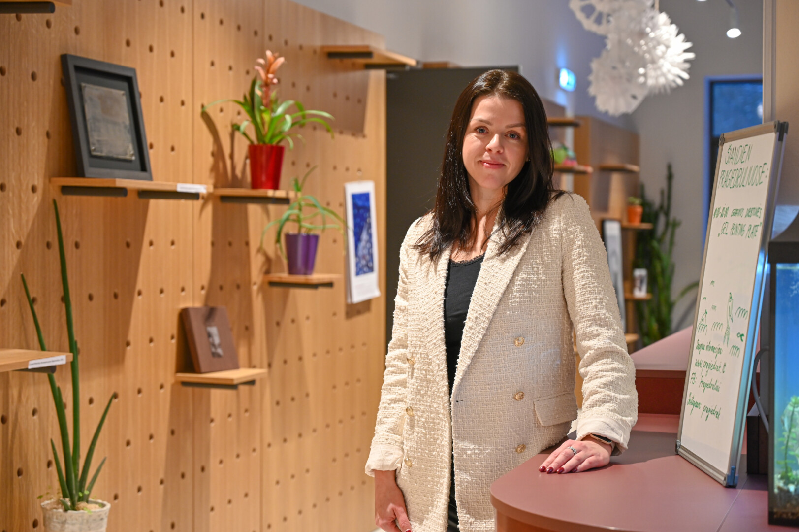 Gita šypsosi, jog darbas nuostabaus seno parko apsuptuose „Pragiedruliuose“ – kone svajonės išsipildymas. P. ŽIDONIO nuotr.