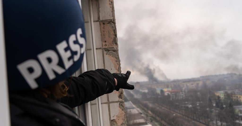 M. Černovas su komanda – paskutiniai žurnalistai, palikę rusų naikinamą Mariupolį – rizikuodami savo gyvybėmis, jie pasakojo tragišką miesto istoriją.