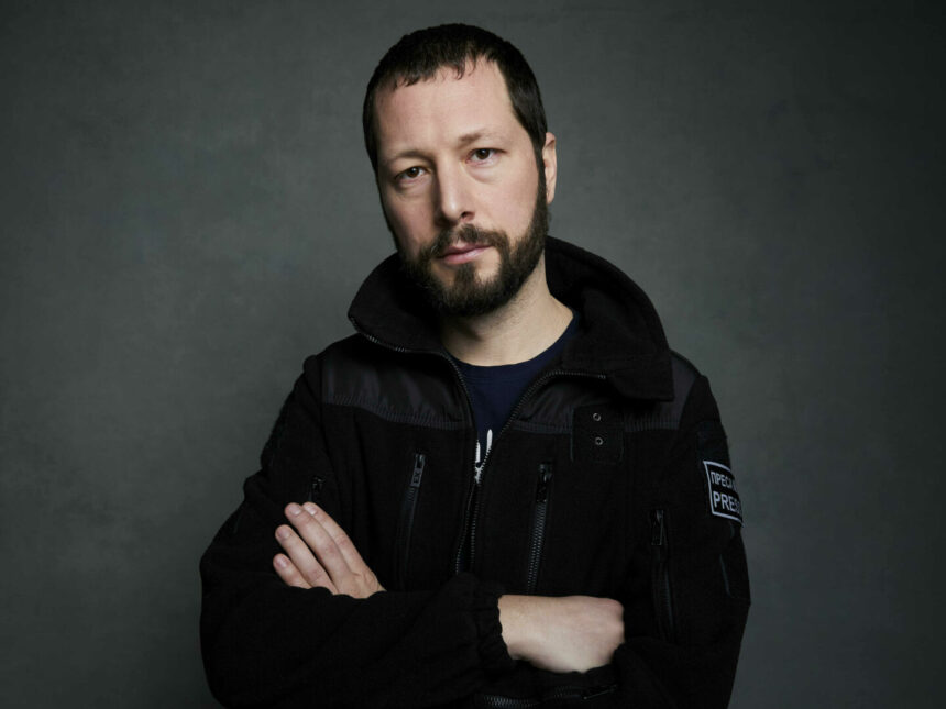 Mstislavas Černovas – Ukrainos Pulicerio premijos laureatas, kino režisierius ir karo korespondentas, dabar žinomas ir kaip pirmojo Ukrainos istorijoje „Oskaro“ laimėtojas. Visgi ukrainiečių režisierius sako, kad mieliau nelaikytų aukščiausio kino apdovanojimo rankose