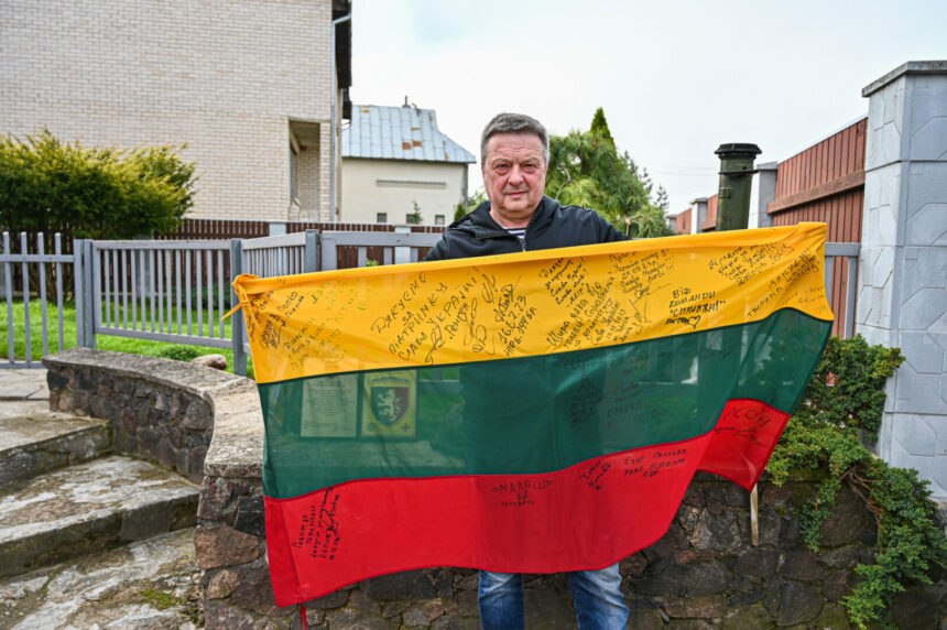 Ukraina – mūsų saugumo skydas, – tvirtina nuo pat karo pradžios į kenčiančią šalį įvairią paramą kariškiams ir civiliams vežantis panevėžietis Artūras Šipelis.