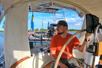 Apkeliauti pasaulį svajoja daugelis, tačiau mesti darbus, įsipareigojimus, nusistovėjusią rutiną ir pasileisti įkandin laukiančių nuotykių, neįkainojamų patirčių bei pažinčių ryžtasi vienetai.