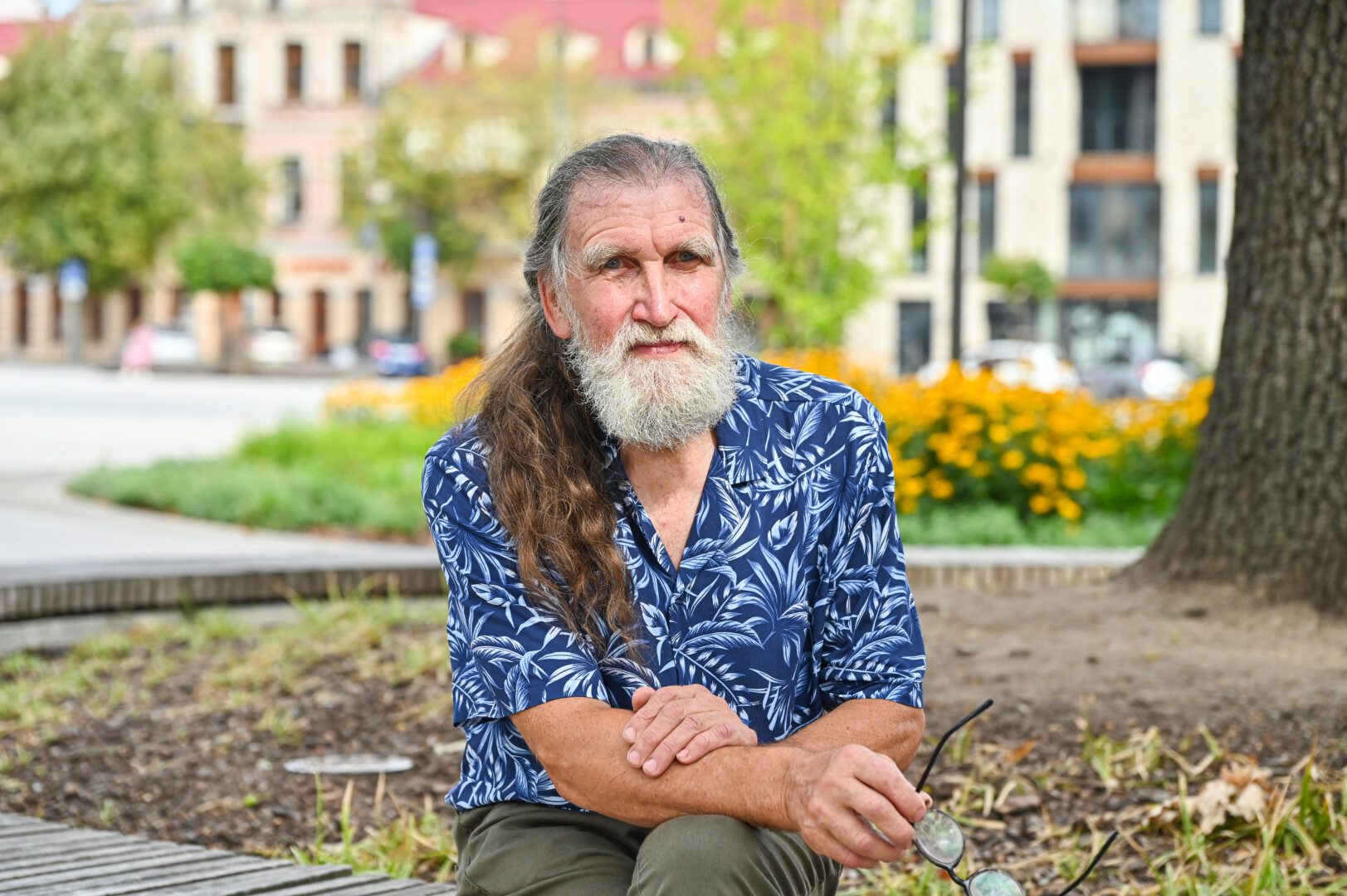 Stanislovas Bagdonavičius partizanų nuotraukų atkūrimą iš stebuklingai per sovietmetį išsaugotų negatyvų laiko likimo dovana, suteikusią retą galimybę savomis rankomis prisileisti prie istorijos. G. KARTANO nuotr. 