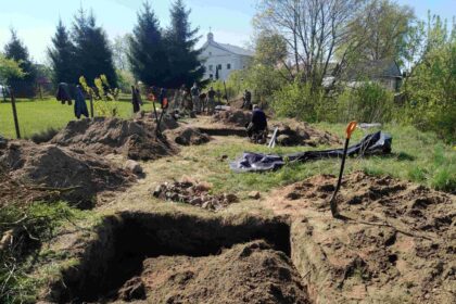 Nors kova su sovietų okupantais pasibaigė daugiau kaip prieš septynis dešimtmečius, tūkstančiai partizanų palaikų vis dar guli Lietuvos laukuose, miškuose, miestuose ir miesteliuose užkasti nežinomuose kapuose.