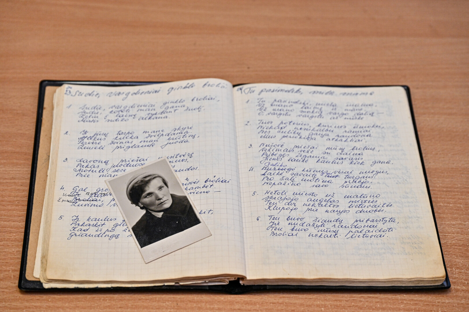 Dauguma Vyčio apygardos partizanų ryšininkės Genovaitės Janulytės eilių virto dainomis ir plito ne tik savame krašte, bet ir Dzūkijoje, lageriuose, tremtyje. Ji sukūrė daug eilėraščių, skirtų konkretiems partizanams ar jų žūčiai paminėti. G. KARTANO nuotr.