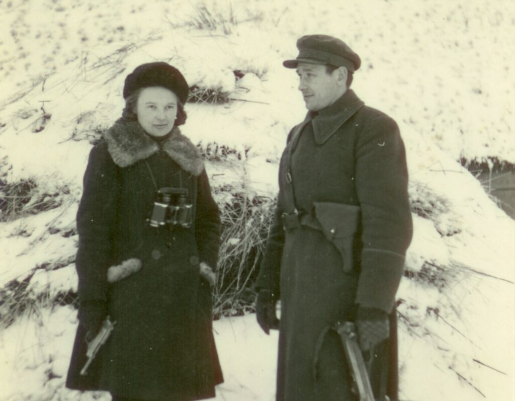 Partizanų vado Antano Žilio-Žaibo ir jo žmonos partizanės Zofijos Žilienės-Klajūnės skaudi gyvenimo istorija – kovotojų už laisvę šeimų realybės atspindys.