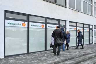 Ekonomistai tvirtina, kad lietuviai taip gerai dar niekuomet negyveno. Visgi vargstančiaisiais besirūpinančios organizacijos mato kiek kitokį vaizdą.