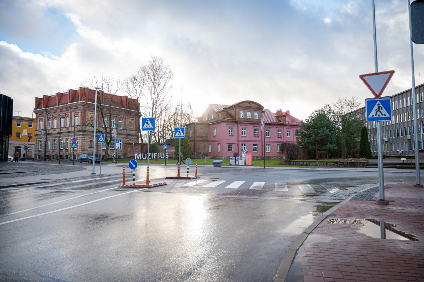 Į Kraštotyros muziejaus pastatus atsiremianti J. Urbšio gatvė – panevėžiečiams išlikęs priminimas apie sovietinės valdžios užmojus „modernizuoti“ miesto centrą. P. ŽIDONIO nuotr.