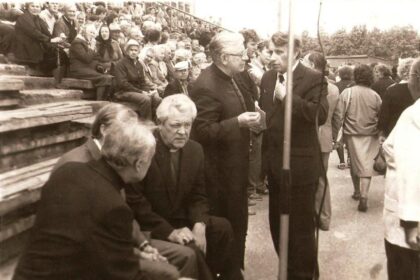 Panevėžietis, Nepriklausomybės Akto signataras Julius Beinortas su žmona Vida dar giliu sovietmečiu priklausė žygeiviams, kurie priešinosi sovietų sąjungos primestai santvarkai, istorijos faktų iškraipymui, papročių, tautos praeities paminklų niokojimui bei naikinimui. Prasidėjus Atgimimui, natūralu, kad J. Beinortas tapo vienu pirmųjų, pasirinkusių Sąjūdžio kelią.