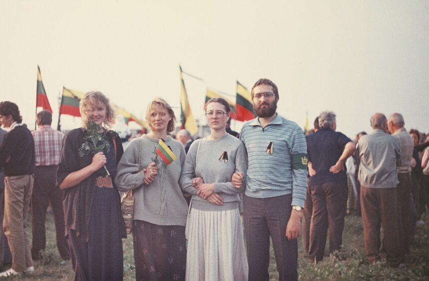 Nomeda Simėnienė – viena iš Lietuvos laisvę stačiusių panevėžiečių. Nepriklausomybės aušroje stovėjo pačiame pokyčių sūkuryje, kai vis dar tvyrojo sovietinio režimo šešėliai, bet jau skleidėsi tautos atgimimo balsas.