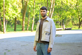 Uždara, tamsi teatro scena, niūri ir darganota rudeninė Klaipėda – tokia aplinka panevėžietį aktorių Irmantą Pilį pastūmėjo atrasti kitą pasaulį: šviesų, žalią ir kupiną gyvybės.