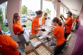 Net ir gyvenant įprastomis sąlygomis, be karų ar stichinių nelaimių, daliai visuomenės reikalinga parama maistu. Įvykus didelio masto nelaimei, žmonių, kuriems prireiktų tokios pagalbos, padaugėtų kelis kartus.