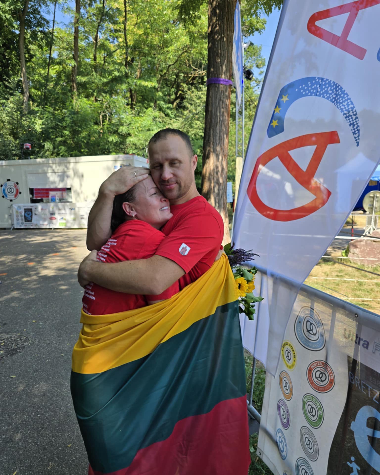 Alina Ranceva juokauja, kad varžybose labiausiai pasijaučianti karalienių karaliene: vyras Andrejus ir masažuoja, ir pūsles gydo, ir valgyti gamina, nors namuose nemėgsta virtuvėje sukiotis. G. KARTANO nuotr.