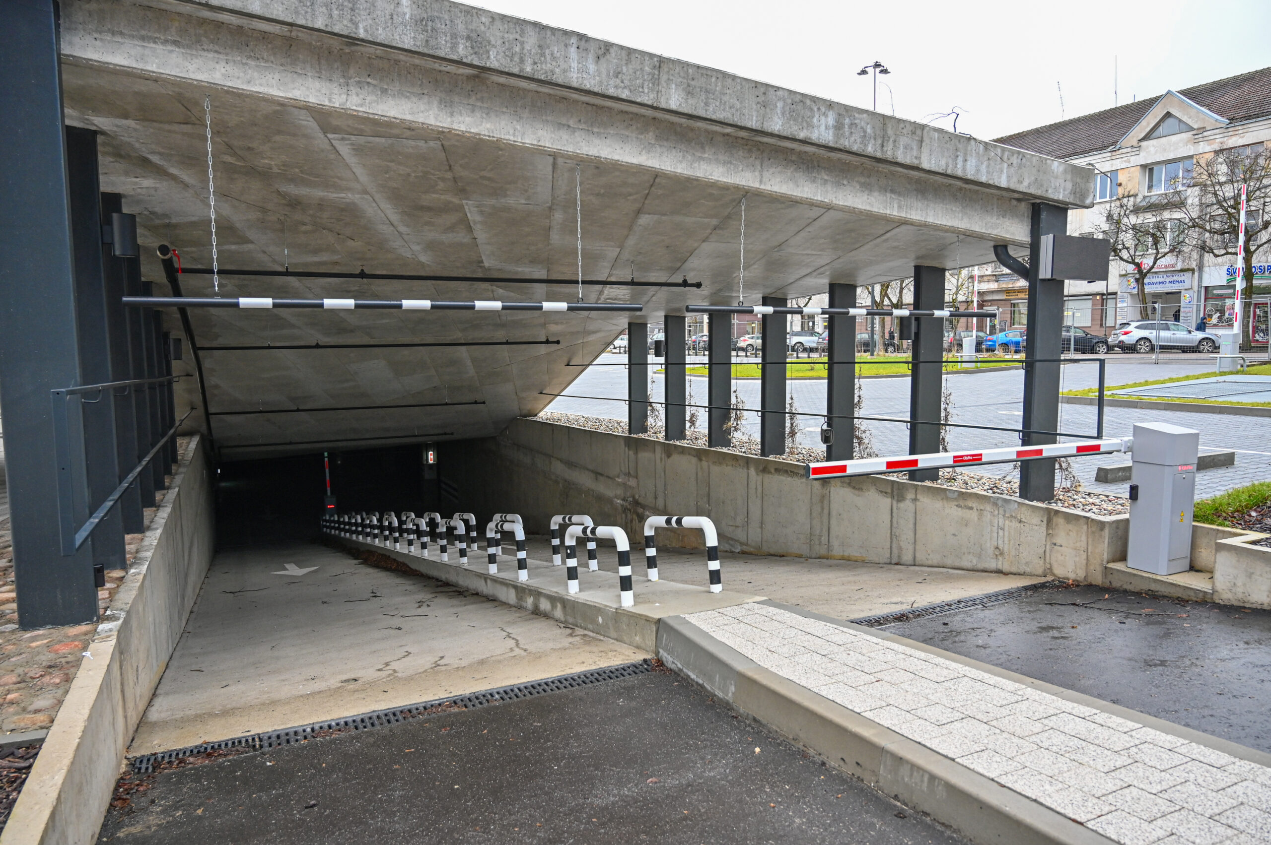 Po naująja miesto autobusų stotimi įrengta požeminė automobilių stovėjimo aikštelė taip pat įtraukta į Panevėžio priedangų sąrašą. P. ŽIDONIO nuotr.